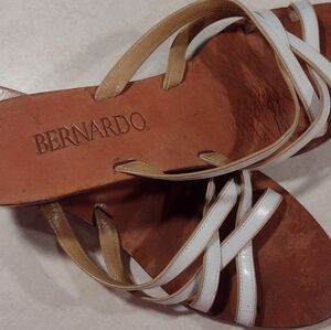 BERNARDO WHITE LEATHER SANDALS